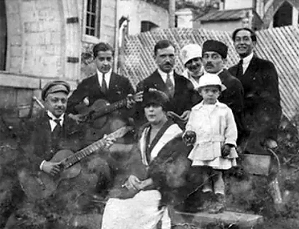 Dimistri, Serge, Nastia Poliakoff und Cousin Galitzine in Tiflis im Kaukasus 1919