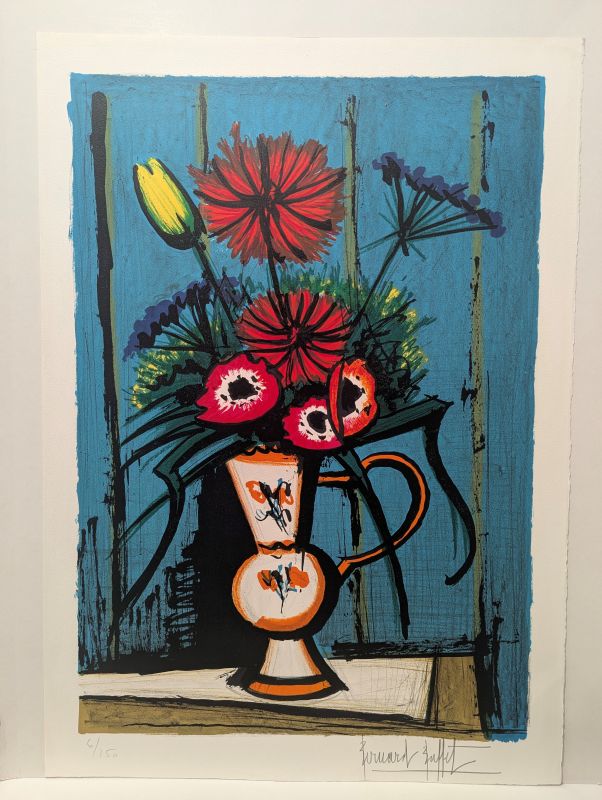 Blumenstrau&szlig; mit blauem Hintergrund (Farblithographie) - Bernard BUFFET