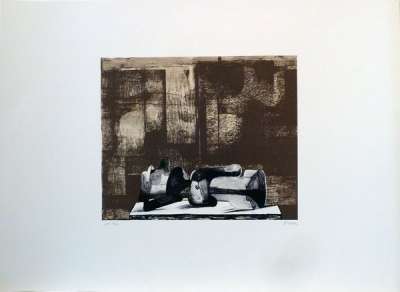 Reclining figure architectural background IV (Lithograph) - Henry  MOORE