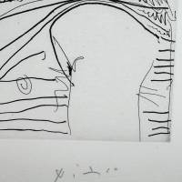 Hombre con chaleco afgano que reflexiona sobre el amor entre un «mosquetero» y su amada (Aguafuerte) — Pablo PICASSO — Detalle de la firma